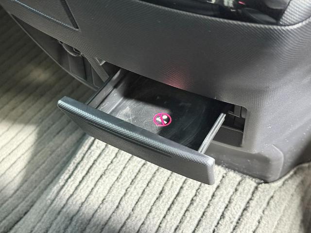 エスティマ アエラス　プレミアムエディション　サンルーフ　純正８ｉｎｃナビＴＶ　両側パワースライドドア　リアオートエアコン　パワーシート　ハーフレザーシート　オットマン　ウォークスルー　横滑り防止　ビルトインＥＴＣ　プッシュスタート　スマートキー（53枚目）