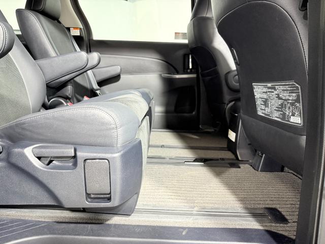 エスティマ アエラス　プレミアムエディション　サンルーフ　純正８ｉｎｃナビＴＶ　両側パワースライドドア　リアオートエアコン　パワーシート　ハーフレザーシート　オットマン　ウォークスルー　横滑り防止　ビルトインＥＴＣ　プッシュスタート　スマートキー（56枚目）