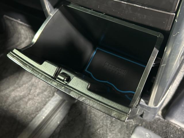 ヴェルファイアハイブリッド ＺＲ　Ｇエディション　ＴＲＤエアロ　サンルーフ　黒革シート　純正ナビＴＶ　デジタルインナーミラー　フリップダウンモニター　ＣＤ／ＤＶＤプレイヤー　３眼ＬＥＤ　レーダーＣ　ＰＣＳ　ＬＫＡ　ＢＳＭ　パワーバックドア（33枚目）