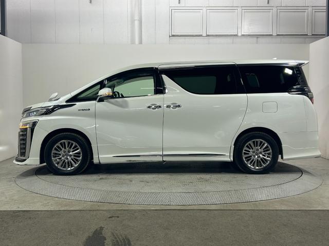 ヴェルファイアハイブリッド ＺＲ　Ｇエディション　ＴＲＤエアロ　サンルーフ　黒革シート　純正ナビＴＶ　デジタルインナーミラー　フリップダウンモニター　ＣＤ／ＤＶＤプレイヤー　３眼ＬＥＤ　レーダーＣ　ＰＣＳ　ＬＫＡ　ＢＳＭ　パワーバックドア（59枚目）