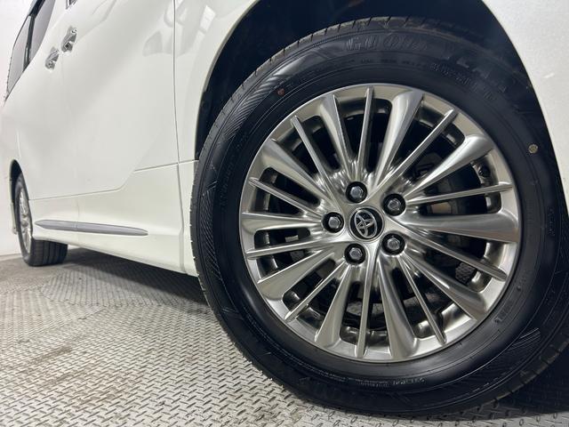 ヴェルファイアハイブリッド ＺＲ　Ｇエディション　ＴＲＤエアロ　サンルーフ　黒革シート　純正ナビＴＶ　デジタルインナーミラー　フリップダウンモニター　ＣＤ／ＤＶＤプレイヤー　３眼ＬＥＤ　レーダーＣ　ＰＣＳ　ＬＫＡ　ＢＳＭ　パワーバックドア（70枚目）