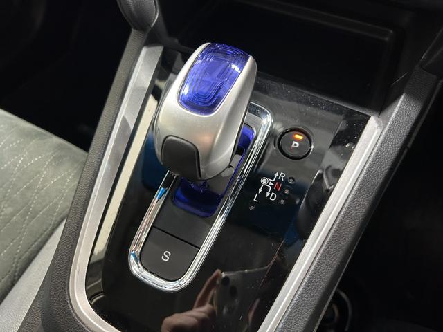 【シフトレバー】『シフトレバー』の画像になります。写真の内容に関してご不明点、ご質問等がございましたらお気軽にガリバー店舗までお問い合わせください。