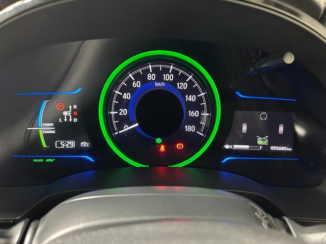 【スピードメーター】『スピードメーター』の画像になります。メーターがシンプルで見やすく運転しやすいですね！