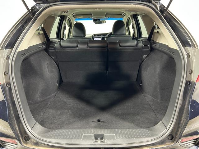 荷台スペース【内装エクステリア】店舗にて現車の確認も頂けますので、お電話で在庫のご確認の上是非ご来店くださいませ！！！【跳ね上げ式／埋め込み式】でスペース確保ができますね！！