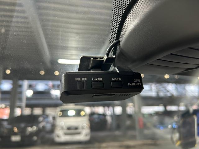 ノート ｅ－パワー　メダリスト　ベージュレザーシート　純正ナビＴＶ　３６０カメラ　デジタルインナーミラー　衝突軽減ブレーキ　レーンアシスト　スマートキー　プッシュスタート　クリアランスソナー　ドライブレコーダー　ＥＴＣ（8枚目）