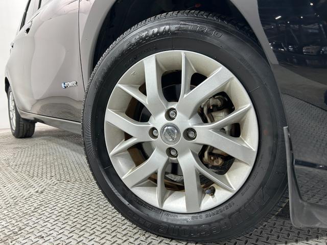 ノート ｅ－パワー　メダリスト　ベージュレザーシート　純正ナビＴＶ　３６０カメラ　デジタルインナーミラー　衝突軽減ブレーキ　レーンアシスト　スマートキー　プッシュスタート　クリアランスソナー　ドライブレコーダー　ＥＴＣ（18枚目）