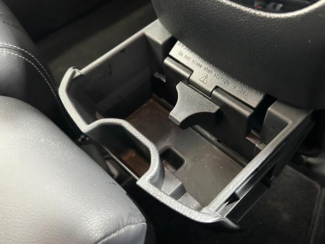 セレナ Hスター Vセレ+セーフティクロスギア SHV Aセフ 黒革シート 純正ナビTV 360カメラ フリップダウンモニター クルーズコントロール 衝突軽減ブレーキ レーンアシスト 両側パワースライドドア クリアランスソナー リアオートエアコン ETC(40枚目)