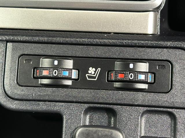 ランドクルーザープラド ＴＸ　Ｌパッケージ　マットブラックエディション　サンルーフ　黒革シート　ＡＬＰＩＮＥ９ｉｎｃナビＴＶ　バックカメラ　後席モニター　パワーシート／ヒーター／エアコン　レーダークルコン　衝突軽減Ｂ　レーンアシスト　オートハイビーム　前後ドラレコ　ＥＴＣ（9枚目）