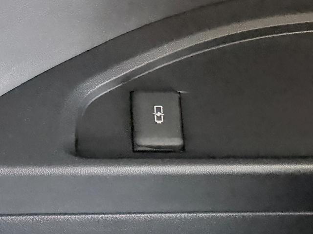 ヴェルファイアハイブリッド Ｚ　プレミア　トヨタチームメイト　アドバンスドパーク　左右独立ムーンルーフ　黒革シート　１４ｉｎｃナビＴＶ　３６０カメラ　後席モニター　ヘッドアップＤ　デジタルインナーミラー　パワーシート／ヒーター／エアコン（52枚目）