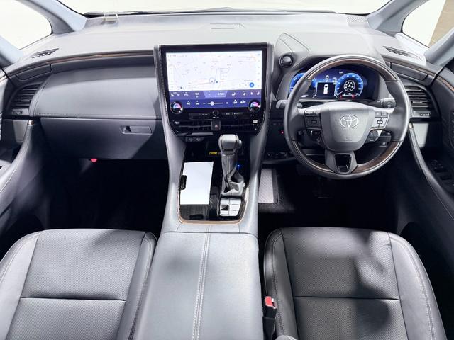 アルファードハイブリッド Ｚ　左右独立ムーンルーフ　黒革シート　ユニバーサルステップ　１４ｉｎｃナビＴＶ　３６０カメラ　後席モニター　デジタルインナーミラー　パワーシート／ヒーター／エアコン　電動リアゲート　レーダーＣ　衝突軽減Ｂ（3枚目）