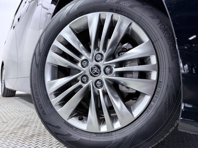 アルファードハイブリッド Ｚ　左右独立ムーンルーフ　黒革シート　ユニバーサルステップ　１４ｉｎｃナビＴＶ　３６０カメラ　後席モニター　デジタルインナーミラー　パワーシート／ヒーター／エアコン　電動リアゲート　レーダーＣ　衝突軽減Ｂ（18枚目）
