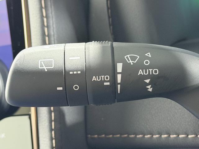 アルファードハイブリッド Ｚ　左右独立ムーンルーフ　黒革シート　ユニバーサルステップ　１４ｉｎｃナビＴＶ　３６０カメラ　後席モニター　デジタルインナーミラー　パワーシート／ヒーター／エアコン　電動リアゲート　レーダーＣ　衝突軽減Ｂ（25枚目）