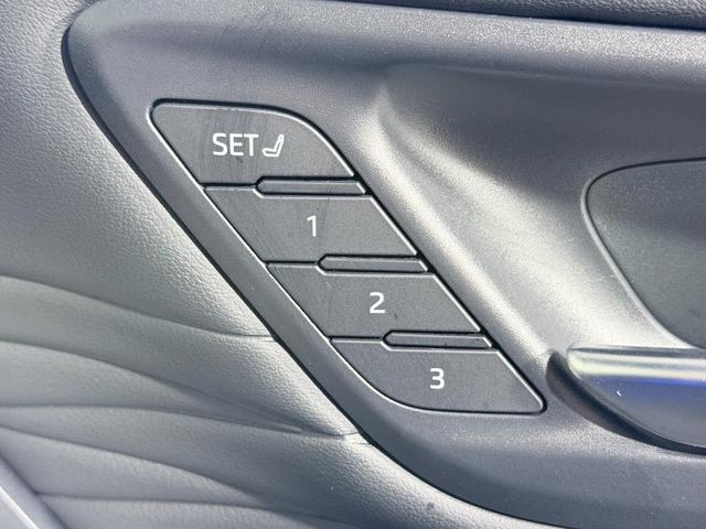 アルファードハイブリッド Ｚ　左右独立ムーンルーフ　黒革シート　ユニバーサルステップ　１４ｉｎｃナビＴＶ　３６０カメラ　後席モニター　デジタルインナーミラー　パワーシート／ヒーター／エアコン　電動リアゲート　レーダーＣ　衝突軽減Ｂ（35枚目）