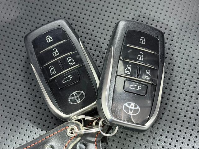 アルファードハイブリッド Ｚ　左右独立ムーンルーフ　黒革シート　ユニバーサルステップ　１４ｉｎｃナビＴＶ　３６０カメラ　後席モニター　デジタルインナーミラー　パワーシート／ヒーター／エアコン　電動リアゲート　レーダーＣ　衝突軽減Ｂ（37枚目）