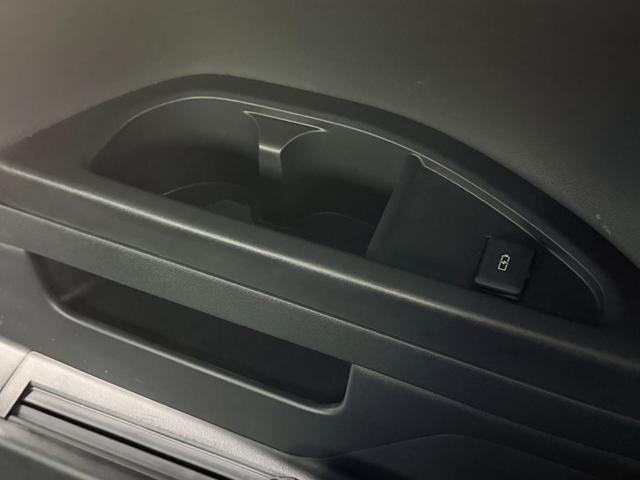 アルファードハイブリッド Ｚ　左右独立ムーンルーフ　黒革シート　ユニバーサルステップ　１４ｉｎｃナビＴＶ　３６０カメラ　後席モニター　デジタルインナーミラー　パワーシート／ヒーター／エアコン　電動リアゲート　レーダーＣ　衝突軽減Ｂ（49枚目）