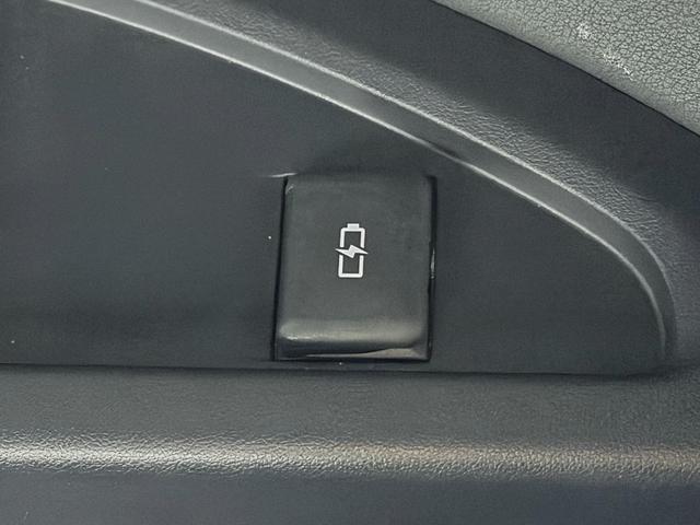 アルファードハイブリッド Ｚ　左右独立ムーンルーフ　黒革シート　ユニバーサルステップ　１４ｉｎｃナビＴＶ　３６０カメラ　後席モニター　デジタルインナーミラー　パワーシート／ヒーター／エアコン　電動リアゲート　レーダーＣ　衝突軽減Ｂ（54枚目）