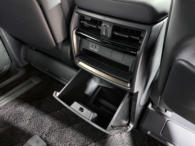 アルファードハイブリッド Ｚ　左右独立ムーンルーフ　黒革シート　ユニバーサルステップ　１４ｉｎｃナビＴＶ　３６０カメラ　後席モニター　デジタルインナーミラー　パワーシート／ヒーター／エアコン　電動リアゲート　レーダーＣ　衝突軽減Ｂ（56枚目）