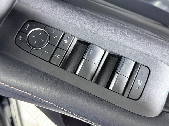 アルファードハイブリッド Ｚ　左右独立ムーンルーフ　黒革シート　ユニバーサルステップ　１４ｉｎｃナビＴＶ　３６０カメラ　後席モニター　デジタルインナーミラー　パワーシート／ヒーター／エアコン　電動リアゲート　レーダーＣ　衝突軽減Ｂ（58枚目）