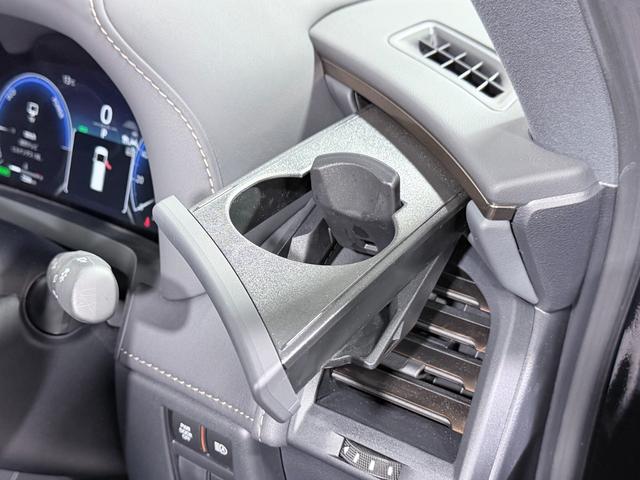 アルファードハイブリッド Ｚ　左右独立ムーンルーフ　黒革シート　ユニバーサルステップ　１４ｉｎｃナビＴＶ　３６０カメラ　後席モニター　デジタルインナーミラー　パワーシート／ヒーター／エアコン　電動リアゲート　レーダーＣ　衝突軽減Ｂ（62枚目）