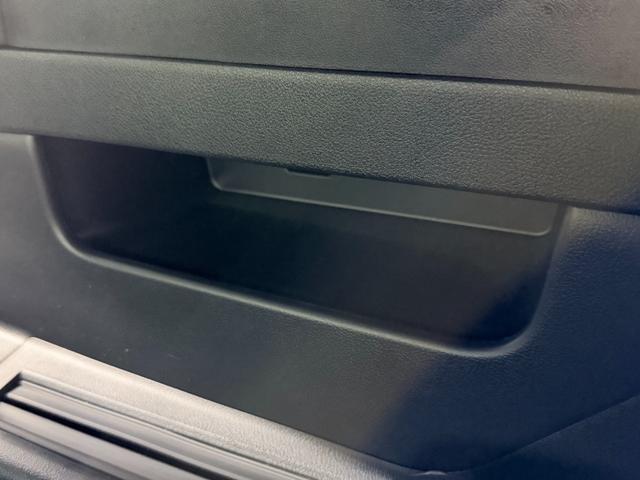 アルファードハイブリッド Ｚ　左右独立ムーンルーフ　黒革シート　ユニバーサルステップ　１４ｉｎｃナビＴＶ　３６０カメラ　後席モニター　デジタルインナーミラー　パワーシート／ヒーター／エアコン　電動リアゲート　レーダーＣ　衝突軽減Ｂ（64枚目）