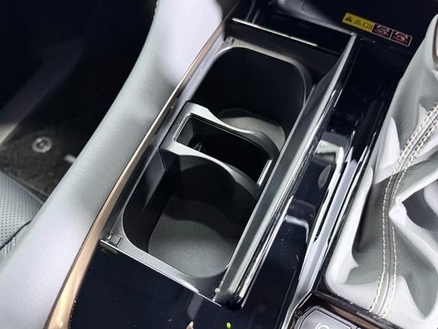 アルファードハイブリッド Ｚ　左右独立ムーンルーフ　黒革シート　ユニバーサルステップ　１４ｉｎｃナビＴＶ　３６０カメラ　後席モニター　デジタルインナーミラー　パワーシート／ヒーター／エアコン　電動リアゲート　レーダーＣ　衝突軽減Ｂ（65枚目）