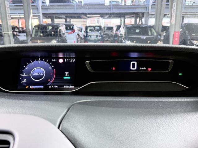 セレナ ハイウェイスターＶ　ＰｒｏＰＩＬＯＴ　純正１０ｉｎｃナビＴＶ　３６０カメラ　フリップダウンモニター　デジタルインナーミラー　レーダークルコン　衝突軽減Ｂ　レーンアシスト　ＢＳＭ　両側パワースライドドア　リアオートエアコン（12枚目）