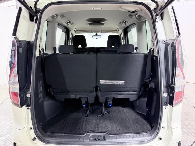 セレナ ハイウェイスターＶ　ＰｒｏＰＩＬＯＴ　純正１０ｉｎｃナビＴＶ　３６０カメラ　フリップダウンモニター　デジタルインナーミラー　レーダークルコン　衝突軽減Ｂ　レーンアシスト　ＢＳＭ　両側パワースライドドア　リアオートエアコン（16枚目）