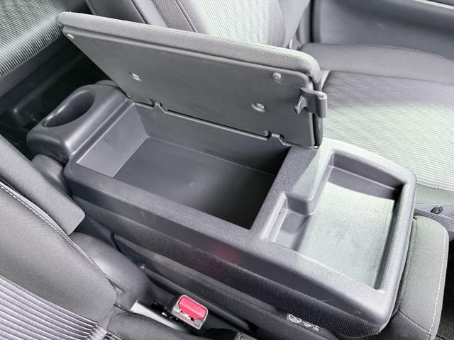 セレナ ハイウェイスターＶ　ＰｒｏＰＩＬＯＴ　純正１０ｉｎｃナビＴＶ　３６０カメラ　フリップダウンモニター　デジタルインナーミラー　レーダークルコン　衝突軽減Ｂ　レーンアシスト　ＢＳＭ　両側パワースライドドア　リアオートエアコン（24枚目）