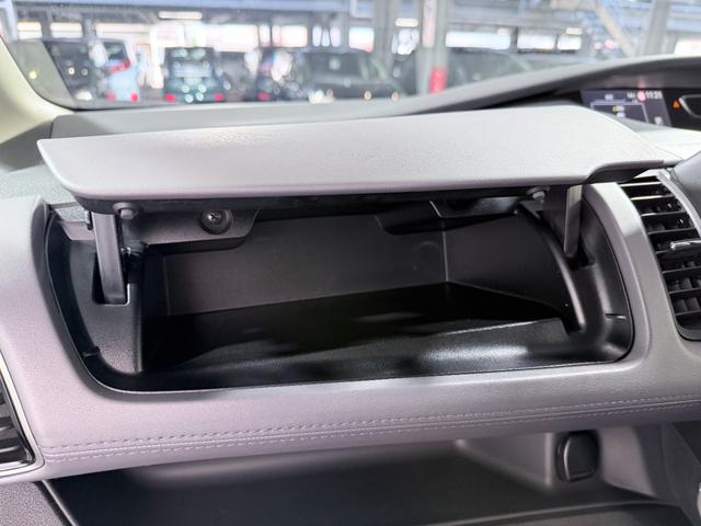 セレナ ハイウェイスターＶ　ＰｒｏＰＩＬＯＴ　純正１０ｉｎｃナビＴＶ　３６０カメラ　フリップダウンモニター　デジタルインナーミラー　レーダークルコン　衝突軽減Ｂ　レーンアシスト　ＢＳＭ　両側パワースライドドア　リアオートエアコン（28枚目）