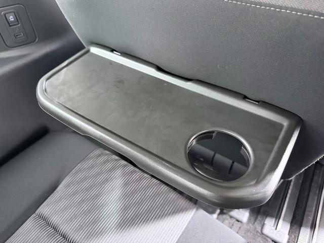 セレナ ハイウェイスターＶ　ＰｒｏＰＩＬＯＴ　純正１０ｉｎｃナビＴＶ　３６０カメラ　フリップダウンモニター　デジタルインナーミラー　レーダークルコン　衝突軽減Ｂ　レーンアシスト　ＢＳＭ　両側パワースライドドア　リアオートエアコン（32枚目）