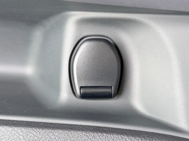 セレナ ハイウェイスターＶ　ＰｒｏＰＩＬＯＴ　純正１０ｉｎｃナビＴＶ　３６０カメラ　フリップダウンモニター　デジタルインナーミラー　レーダークルコン　衝突軽減Ｂ　レーンアシスト　ＢＳＭ　両側パワースライドドア　リアオートエアコン（42枚目）