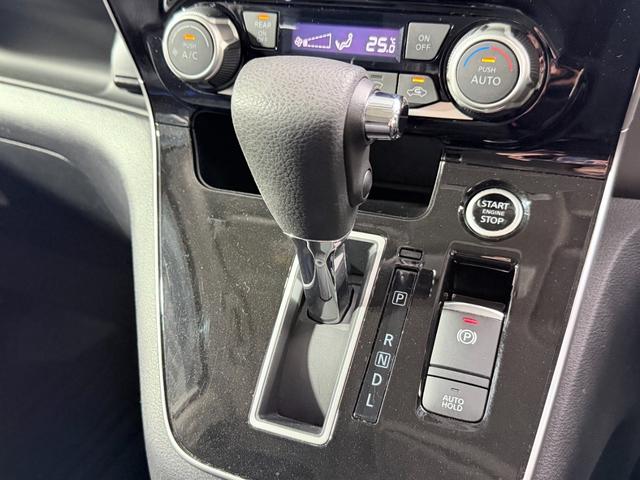 セレナ ハイウェイスターＶ　ＰｒｏＰＩＬＯＴ　純正１０ｉｎｃナビＴＶ　３６０カメラ　フリップダウンモニター　デジタルインナーミラー　レーダークルコン　衝突軽減Ｂ　レーンアシスト　ＢＳＭ　両側パワースライドドア　リアオートエアコン（50枚目）