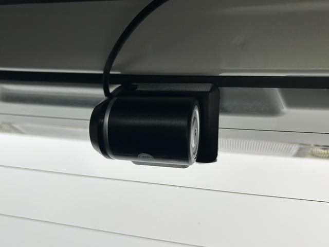 アクア Ｇ　Ｇ’ｓ　社外ナビ　フルセグＴＶ／ＣＤ／ＤＶＤ／Ｂｌｕｅｔｏｏｔｈ接続　バックカメラ　ハーフレザーシート　プッシュスタート　スマートキー　オートライト　フォグランプ　　ＥＴＣ　前後ドライブレコーダー（8枚目）