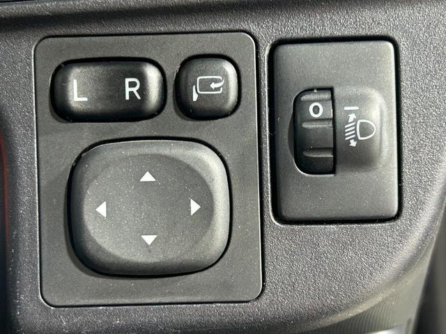 アクア Ｇ　Ｇ’ｓ　社外ナビ　フルセグＴＶ／ＣＤ／ＤＶＤ／Ｂｌｕｅｔｏｏｔｈ接続　バックカメラ　ハーフレザーシート　プッシュスタート　スマートキー　オートライト　フォグランプ　　ＥＴＣ　前後ドライブレコーダー（10枚目）