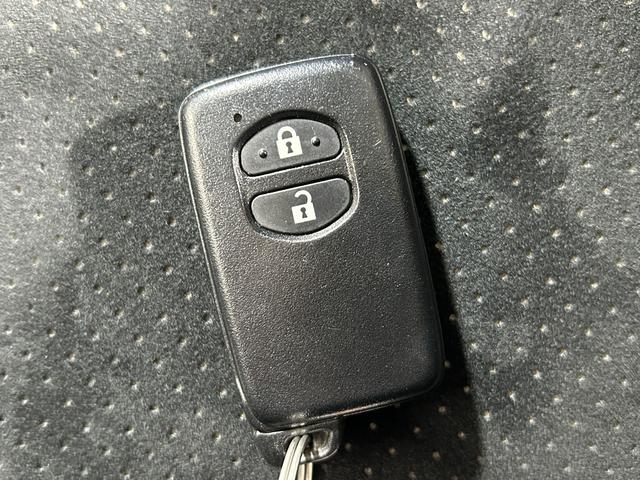 アクア Ｇ　Ｇ’ｓ　社外ナビ　フルセグＴＶ／ＣＤ／ＤＶＤ／Ｂｌｕｅｔｏｏｔｈ接続　バックカメラ　ハーフレザーシート　プッシュスタート　スマートキー　オートライト　フォグランプ　　ＥＴＣ　前後ドライブレコーダー（28枚目）