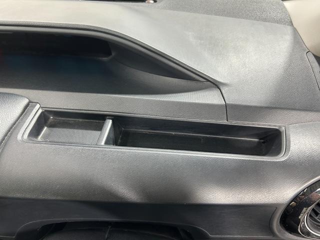 アクア Ｇ　Ｇ’ｓ　社外ナビ　フルセグＴＶ／ＣＤ／ＤＶＤ／Ｂｌｕｅｔｏｏｔｈ接続　バックカメラ　ハーフレザーシート　プッシュスタート　スマートキー　オートライト　フォグランプ　　ＥＴＣ　前後ドライブレコーダー（39枚目）