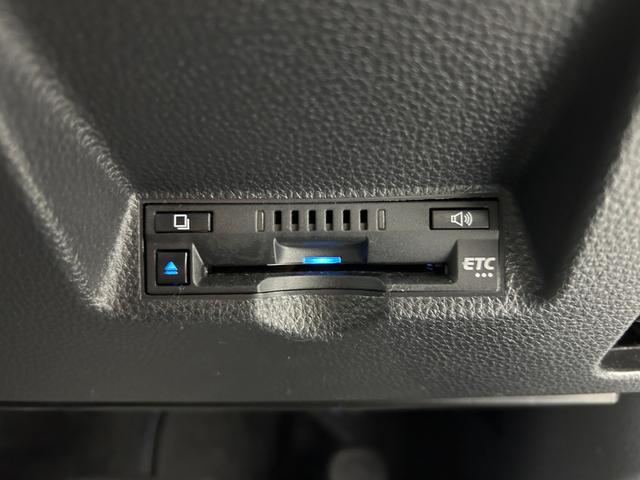 ヤリスクロス ハイブリッドZ 純正ナビ 衝突軽減 全方位カメラ バックカメラ シートヒーター パワーシート レーダークルコン コーナーセンサー レーンアシスト LEDヘッドライト スマートキー 純正AW 前後純正ドラレコ(7枚目)