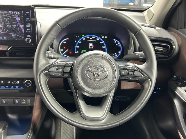 ヤリスクロス ハイブリッドZ 純正ナビ 衝突軽減 全方位カメラ バックカメラ シートヒーター パワーシート レーダークルコン コーナーセンサー レーンアシスト LEDヘッドライト スマートキー 純正AW 前後純正ドラレコ(13枚目)