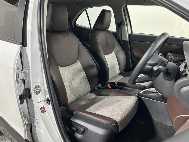 ヤリスクロス ハイブリッドZ 純正ナビ 衝突軽減 全方位カメラ バックカメラ シートヒーター パワーシート レーダークルコン コーナーセンサー レーンアシスト LEDヘッドライト スマートキー 純正AW 前後純正ドラレコ(14枚目)