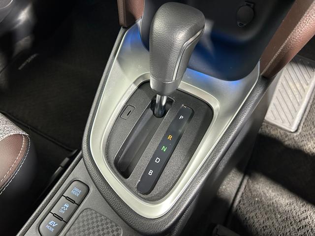 ヤリスクロス ハイブリッドZ 純正ナビ 衝突軽減 全方位カメラ バックカメラ シートヒーター パワーシート レーダークルコン コーナーセンサー レーンアシスト LEDヘッドライト スマートキー 純正AW 前後純正ドラレコ(32枚目)