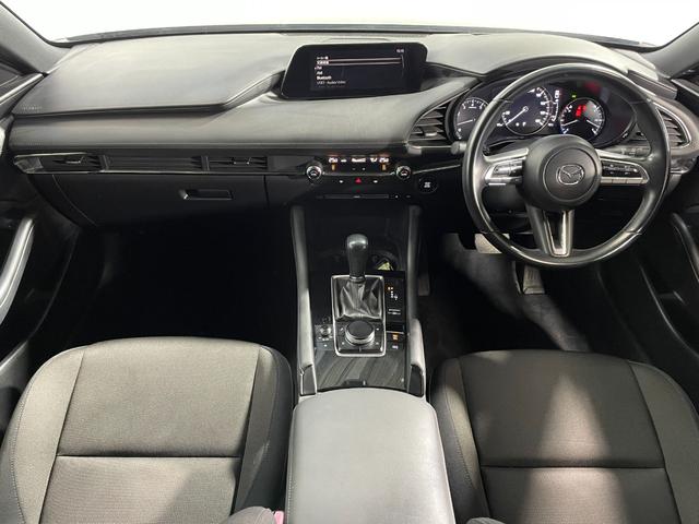 ＭＡＺＤＡ３ファストバック １５Ｓツーリング　純正エアロ　純正ナビＴＶ　Ｂカメラヘッドアップディスプレイ　レーダークルーズ　衝突軽減Ｂ　レーンアシスト　アイドリングストップ　スマートキー　　ＬＥＤヘッドライト　クリアランスソナー　ＥＴＣ（3枚目）
