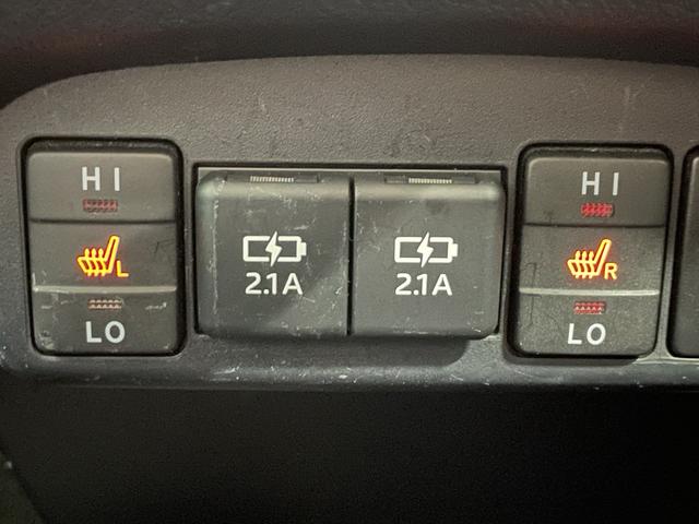 シエンタ ハイブリッドG クエロ 純正9incナビTV 360カメラ ハーフレザー シートヒーター ステアリングヒーター クルーズコントロール 衝突軽減B レーンアシスト オートハイビーム 両側パワースライドドア ドラレコ ETC(8枚目)