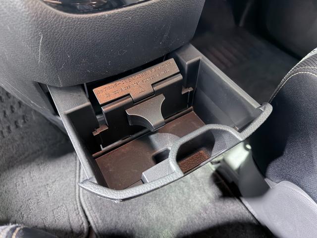 セレナ ハイウェイスター　Ｓ－ハイブリッド　純正８ｉｎｃナビＶ　バックカメラ　フリップダウンモニター　両側パワースライドドア　クルーズコントロール　衝突軽減ブレーキ　レーンアシスト　スマートキー　プッシュスタート　オートライト　ＬＥＤ（28枚目）