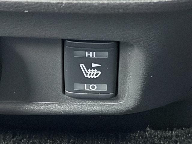 セレナ e-パワー ハイウェイスターV ProPILOT 純正10incナビTV 360カメラ フリップダウンモニター シートヒーター ステアリングヒーター レーダーC 衝突軽減B レーンアシスト BSM パークアシスト クリアランスソナー(9枚目)