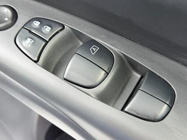 セレナ e-パワー ハイウェイスターV ProPILOT 純正10incナビTV 360カメラ フリップダウンモニター シートヒーター ステアリングヒーター レーダーC 衝突軽減B レーンアシスト BSM パークアシスト クリアランスソナー(43枚目)