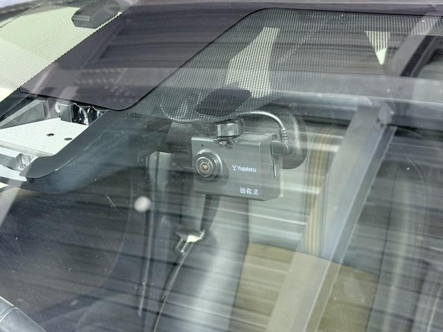 シエンタ ハイブリッドG クエロ 社外ナビTV バックカメラ フリップダウンモニター 両側パワースライドドア シートヒーター 衝突軽減B レーンアシスト クリアランスソナー オートハイビーム LEDライト ETC ドラレコ(8枚目)