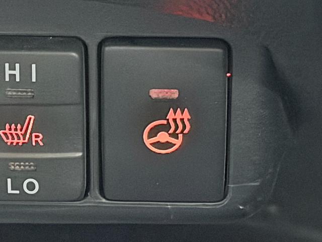 シエンタ ハイブリッドG クエロ 社外ナビTV バックカメラ フリップダウンモニター 両側パワースライドドア シートヒーター 衝突軽減B レーンアシスト クリアランスソナー オートハイビーム LEDライト ETC ドラレコ(11枚目)