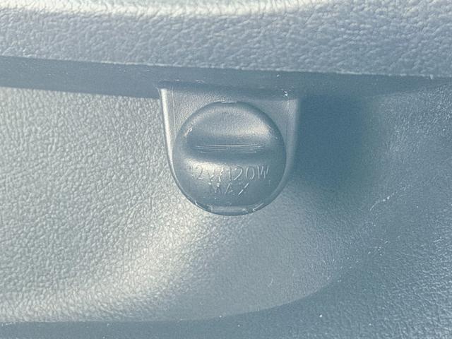 シエンタ ハイブリッドG クエロ 社外ナビTV バックカメラ フリップダウンモニター 両側パワースライドドア シートヒーター 衝突軽減B レーンアシスト クリアランスソナー オートハイビーム LEDライト ETC ドラレコ(22枚目)