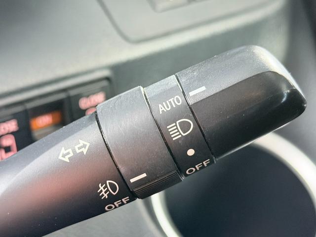 シエンタ ハイブリッドG クエロ 社外ナビTV バックカメラ フリップダウンモニター 両側パワースライドドア シートヒーター 衝突軽減B レーンアシスト クリアランスソナー オートハイビーム LEDライト ETC ドラレコ(30枚目)