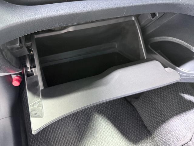 シエンタ ハイブリッドG クエロ 社外ナビTV バックカメラ フリップダウンモニター 両側パワースライドドア シートヒーター 衝突軽減B レーンアシスト クリアランスソナー オートハイビーム LEDライト ETC ドラレコ(43枚目)